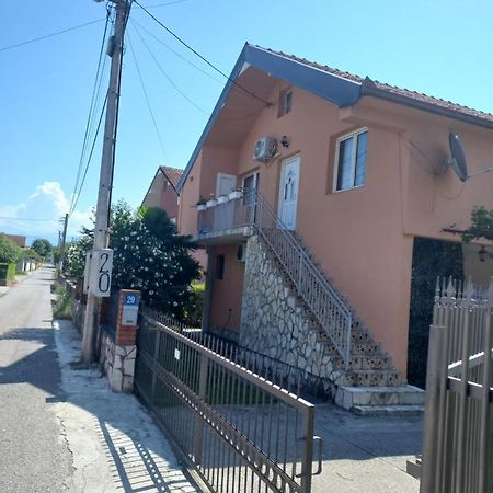 Traveler'S Rest - Near Podgorica Airport Vandrarhem Mitrovici  Exteriör bild