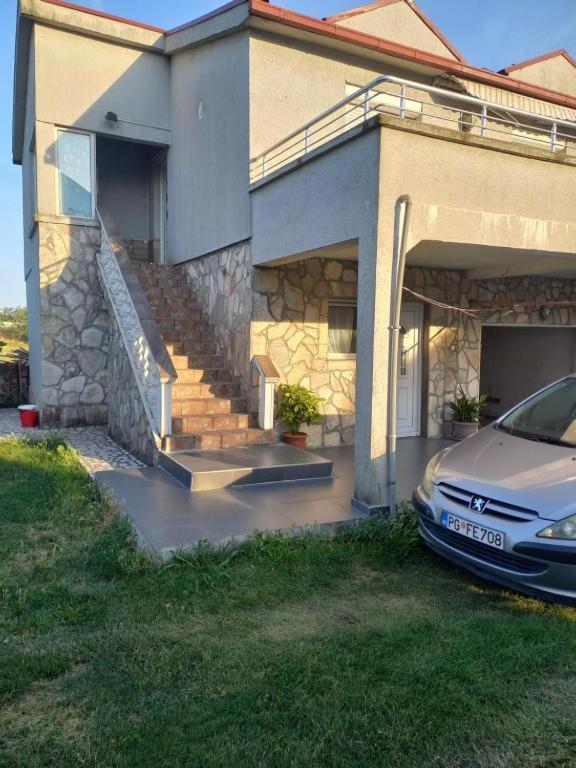 Traveler'S Rest - Near Podgorica Airport Vandrarhem Mitrovici  Exteriör bild