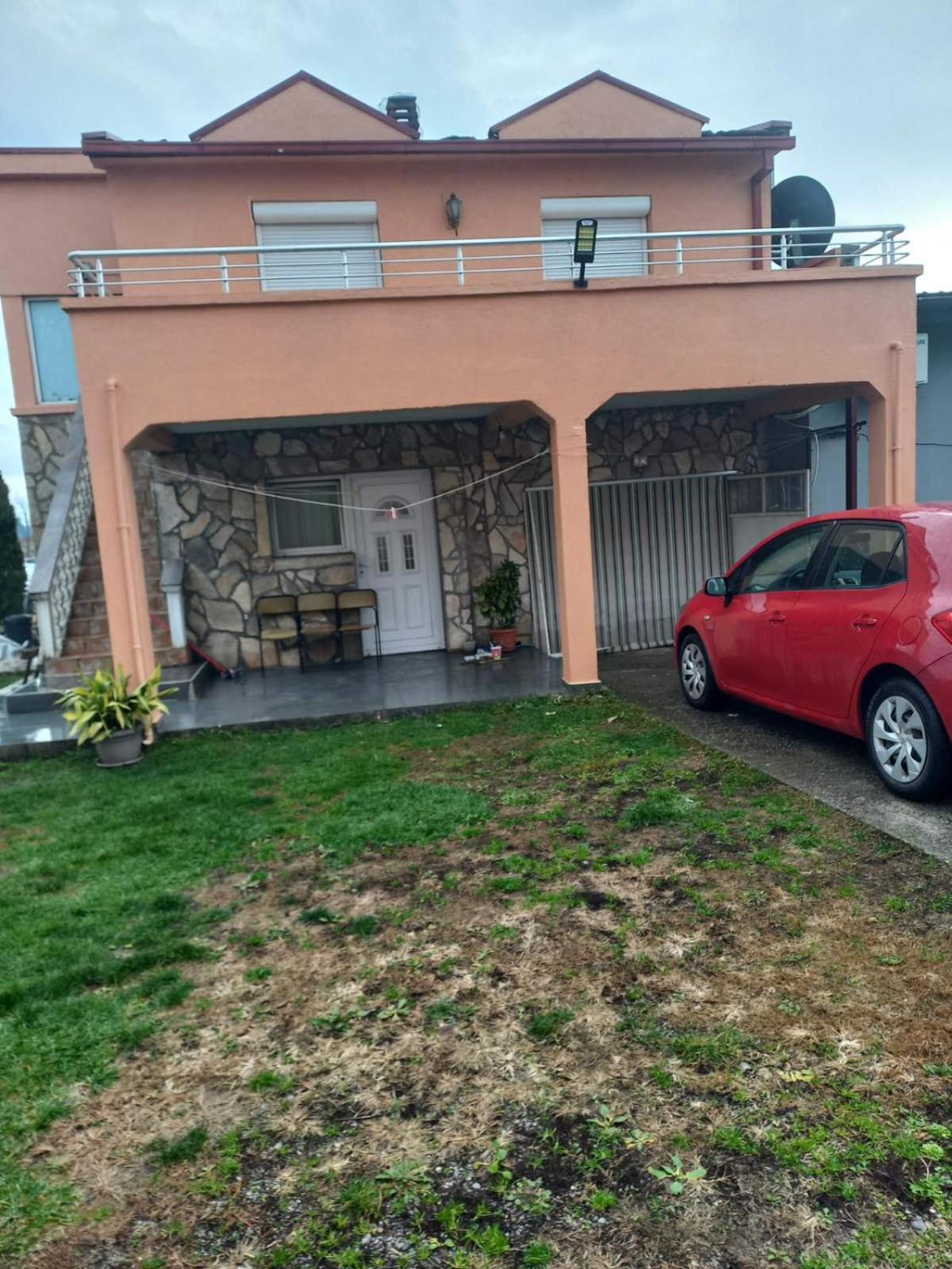 Traveler'S Rest - Near Podgorica Airport Vandrarhem Mitrovici  Exteriör bild
